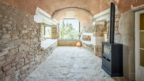 Interior - Villa Sant Pere - Four Bedroom Apartment, Sleeps 8 (Vilopriu)