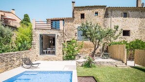 Pool - Villa Sant Pere - Four Bedroom Apartment, Sleeps 8 (Vilopriu)