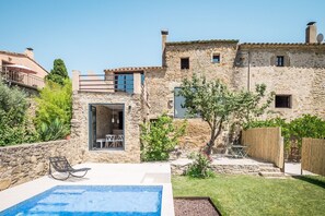 Pool - Villa Sant Pere - Four Bedroom Apartment, Sleeps 8 (Vilopriu)