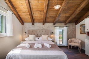 3 bedrooms, iron/ironing board, Internet, bed sheets - Villa Kalista - Three Bedroom Villa, Sleeps 6 (Blizna Donja)