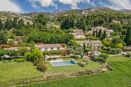 Maison De Bois - Five Bedroom Villa, Sleeps 10