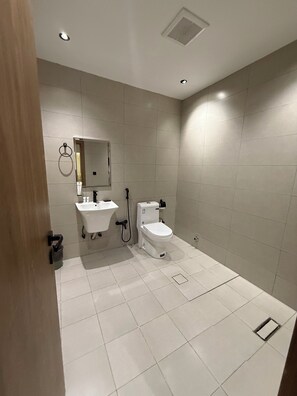 Douche, savon, papier toilette