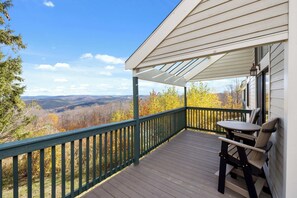 Property grounds - Trailside 4BR Getaway | Hot Tub & Mountain Views (Ludlow)