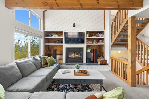 Trailside 4BR Getaway | Hot Tub & Mountain Views