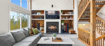 Trailside 4BR Getaway | Hot Tub & Mountain Views