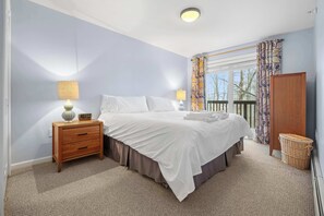 3 bedrooms, WiFi, bed sheets - Okemo Ski-In/Out Family Retreat | Space for up to 10 (Ludlow)