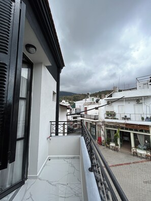 Exterior detail - BH1039 - A -Nektar Studio (7H9J+JXC Latsida, Greece)