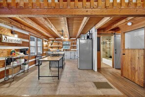 Interior - Waterfront cabin w/ fireplace,hot tub & BBQ grill (Maurertown)