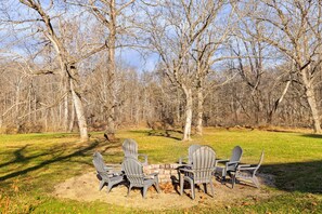 Property grounds - Riverfront w Hot Tub, Game Room, Fire Pit & More (Maurertown)