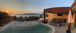 Outdoor dining - Penthouse private pool 1 block from beach 3 bedroom (Zihuatanejo)