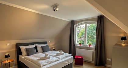 Uferresidenz: Altbau-Charme, Komfort & Wasserblick