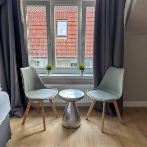 Interior - Riverside residence: old building charm, comfort & water views (Oldenburg)