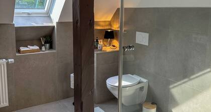 Uferresidenz: Altbau-Charme, Komfort & Wasserblick