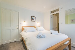 Bureau, fer et planche Ă repasser, Wi-Fi