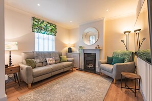 Smart TV - Middle Cottage, Sandwich (Sandwich)