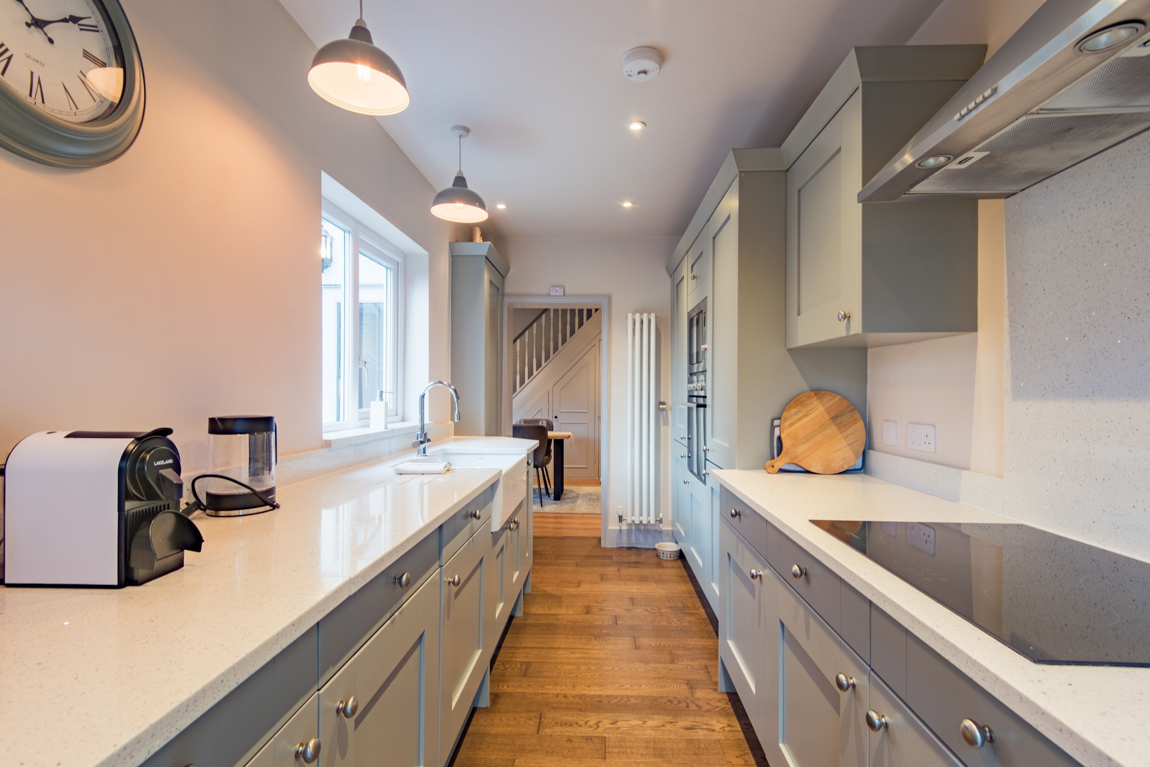 Kylskåp, mikrovågsugn, ugn och spishäll