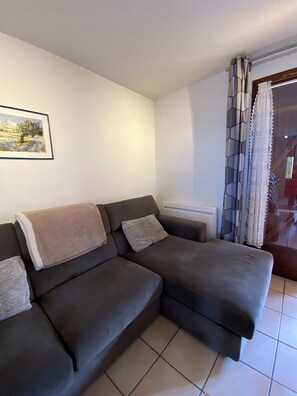TV - V0782 - Air-conditioned villa sleeps 6 in secure residence with parking. (VIAS)