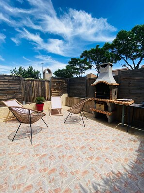 Terrace/patio - V0782 - Air-conditioned villa sleeps 6 in secure residence with parking. (VIAS)