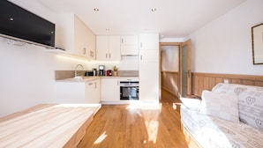 Coffee/tea maker, fridge, microwave, oven - Le Beauregard 1 - Vue Montagne (Le Grand Bornand)