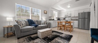 Manatee+Scallop Basecamp - 3BR, Full Kitchen Retreat