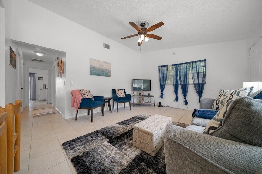 Manatee+scallop Basecamp - 3br, Full Kitchen Retreat - Crystal River, FL