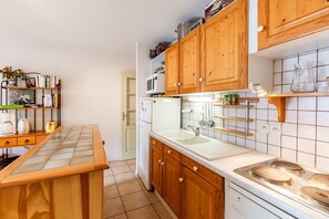 Fridge, microwave, oven, dishwasher - Le Rocher du Preynas - Station de ski à pied (Le Monêtier-les-Bains)