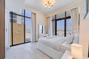 Iron/ironing board, WiFi, bed sheets - Elegant 2BR Getaway in Azizi Riviera Near Downtown (Dubai)