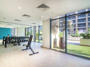 Fitness facility - Elegant 2BR Getaway in Azizi Riviera Near Downtown (Dubai)