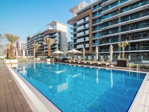 Pool - Elegant 2BR Getaway in Azizi Riviera Near Downtown (Dubai)