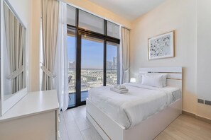 Iron/ironing board, WiFi, bed sheets - Elegant 2BR Getaway in Azizi Riviera Near Downtown (Dubai)