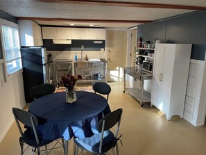 Dining - The Jumping Mullet in charming Crystal River, walk to bars, restaurants & bay (Crystal River)