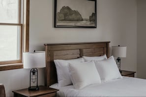 Iron/ironing board, internet, bed sheets - Centrally Located Five Bedroom House! Steps from Golf, Restaurant, and Bar! (Roscoe)