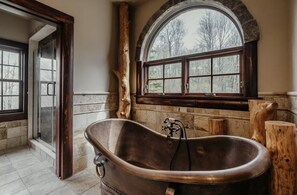 Shower, hair dryer, towels, soap - Spectacular Mountain Getaway / 6 Bedroom Home with Studio and Panoramic Views (Roscoe)