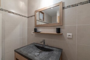 Bathroom - Samoëns – Apartment for 6 with Terrace, Garden & Panoramic Views (Samoëns)