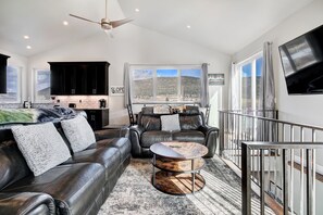 TV - Alma Retreat w/ Stunning Mountain Views Near Breck (Alma)