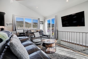TV - Alma Retreat w/ Stunning Mountain Views Near Breck (Alma)