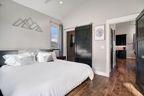 WiFi, bed sheets - Alma Retreat w/ Stunning Mountain Views Near Breck (Alma)