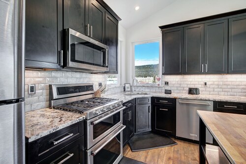 Alma Retreat w/ Stunning Mountain Views Near Breck