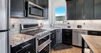 Alma Retreat w/ Stunning Mountain Views Near Breck