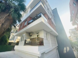 Front of property - City Apart Otel (Konyaalti)