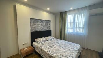 Cortinas blackout, tabla de planchar con plancha y wifi gratis