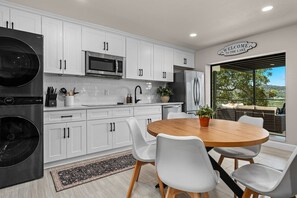 Refrigerador, microondas, horno y lavavajillas 