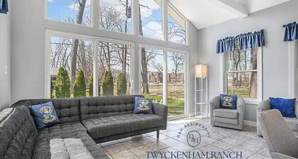 Twyckenham Ranch - Walk to ND Campus!