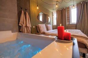 WiFi, bed sheets - L'Écrin des Alpes - Romantic Suite with Jacuzzi - Centre Saint-Étienne (Saint-Étienne)