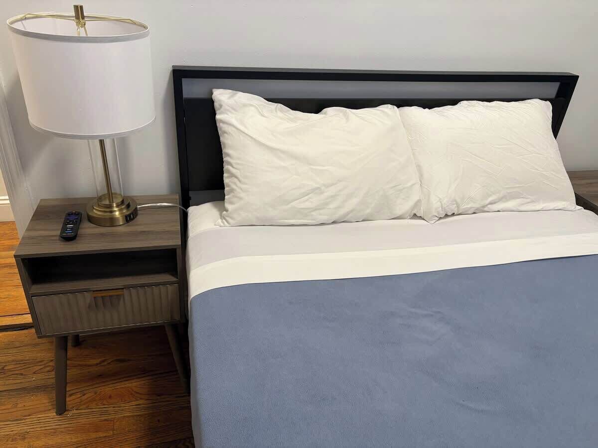 2 slaapkamers, een strijkplank/strijkijzer, reisbedje, gratis wifi