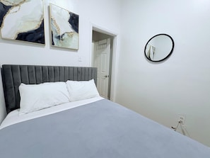 Room - Rare 2BR 2BA Midtown Apartment Steps to Times Square & Theater District (New York)