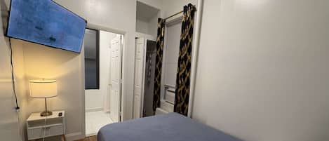 2 slaapkamers, een strijkplank/strijkijzer, reisbedje, gratis wifi