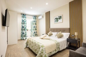 1 bedroom, iron/ironing board, WiFi, bed sheets - Marina Home in Palermo’s Historic Center (Palermo)