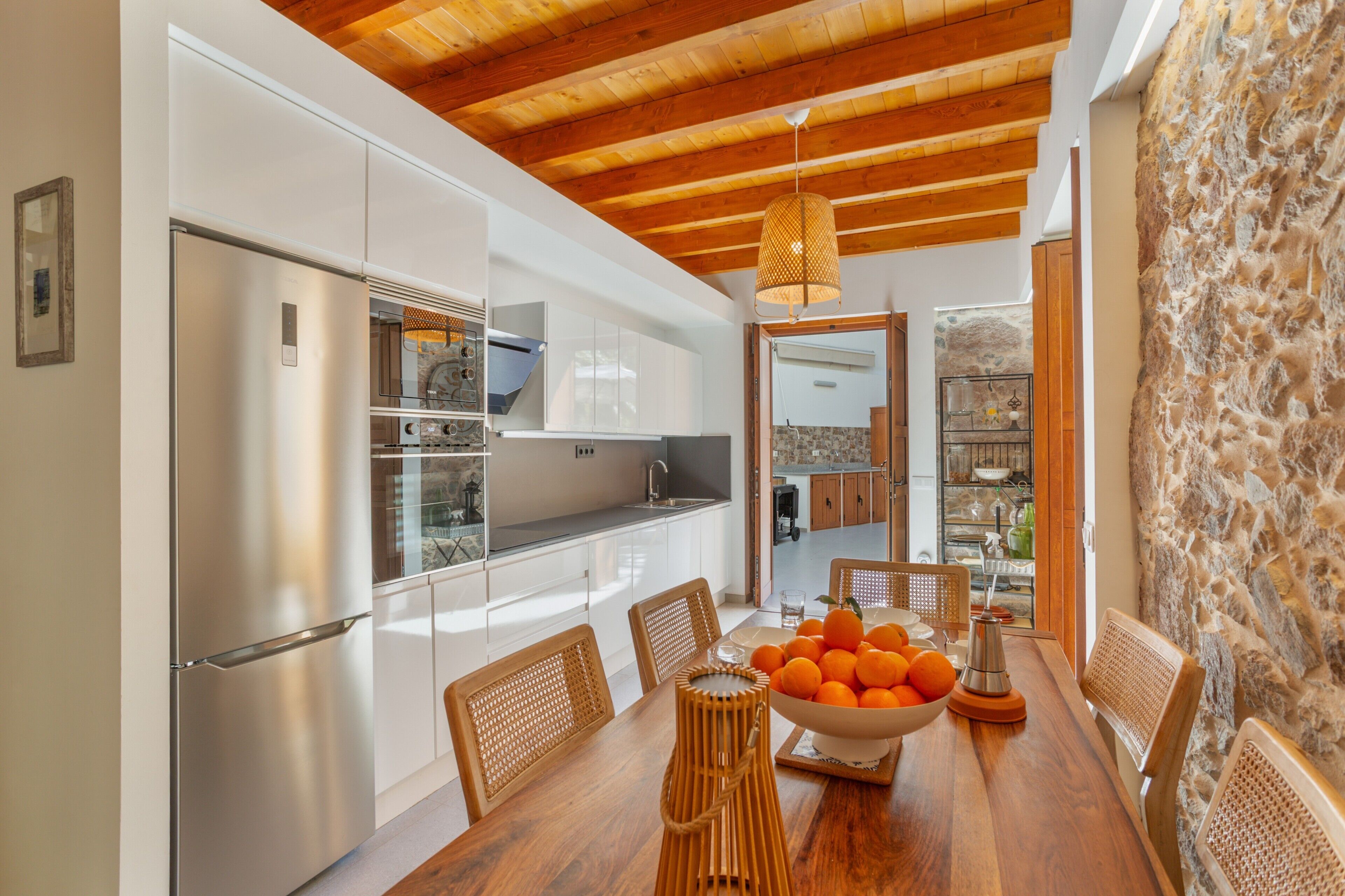 Kylskåp, mikrovågsugn, ugn och spishäll