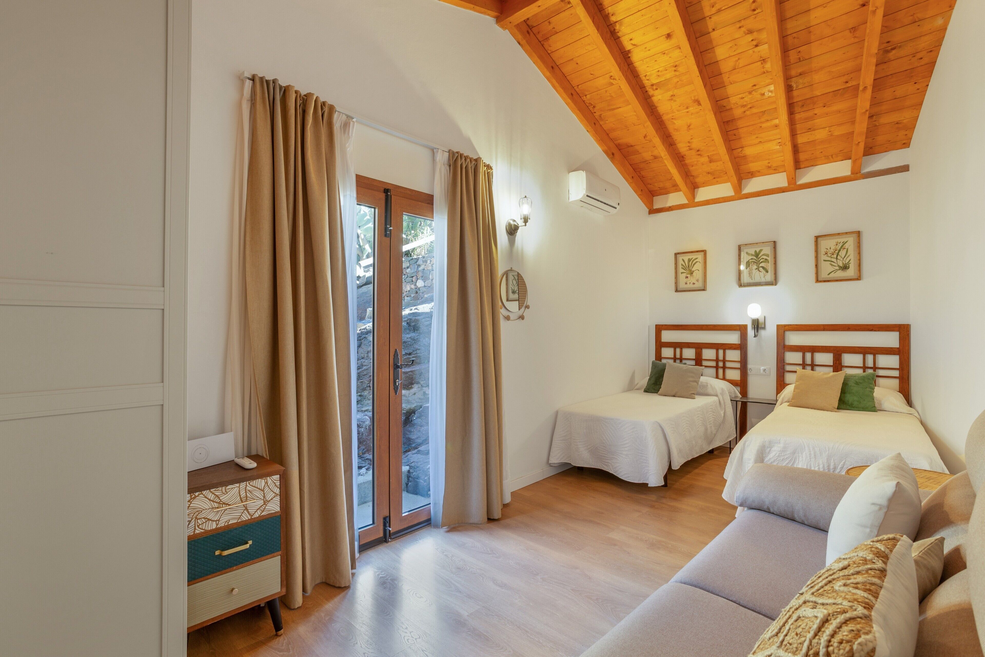 Tabla de planchar con plancha y wifi 